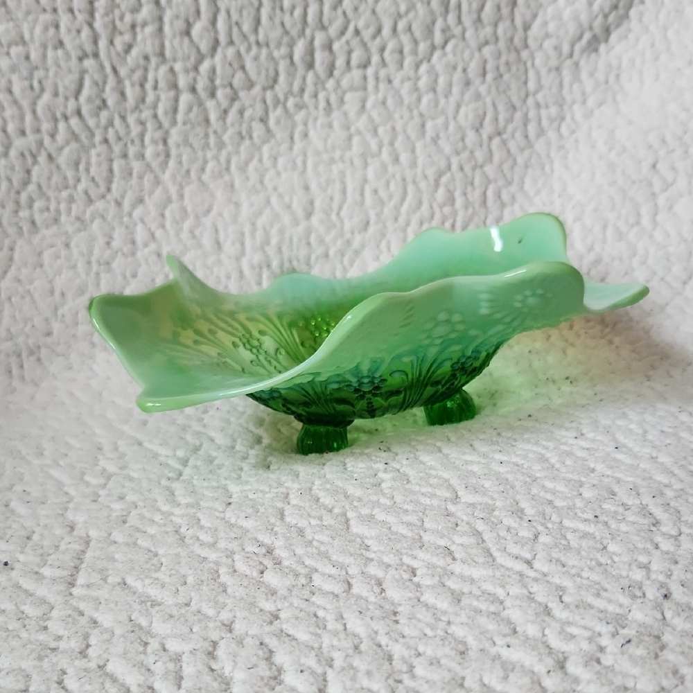 Antique Northwood Green Opalesents Glass Bowl Pearl Flowers Ombre 1900's Ruffled